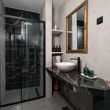 Sapphire With Free Private Parking Apartment