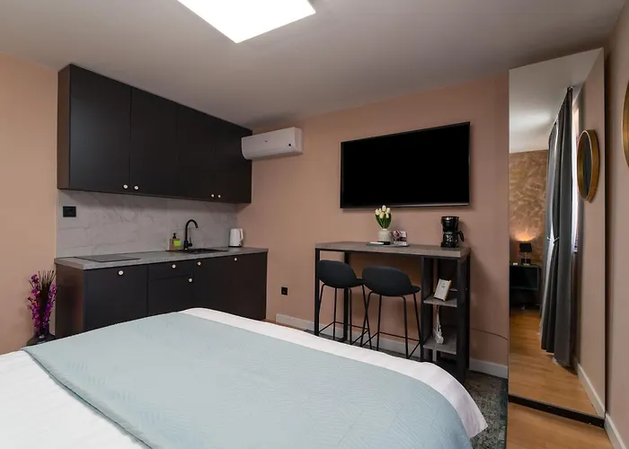 Sapphire With Free Private Parking Appartement