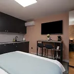 Sapphire With Free Private Parking Apartament