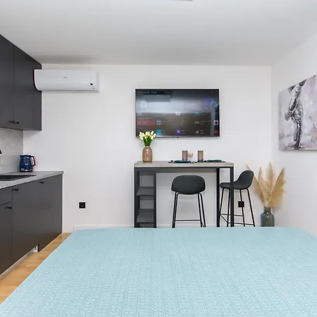 Sapphire With Free Private Parking Apartment *