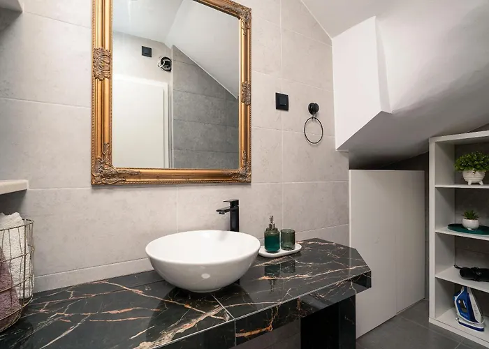 Sapphire With Free Private Parking Apartment